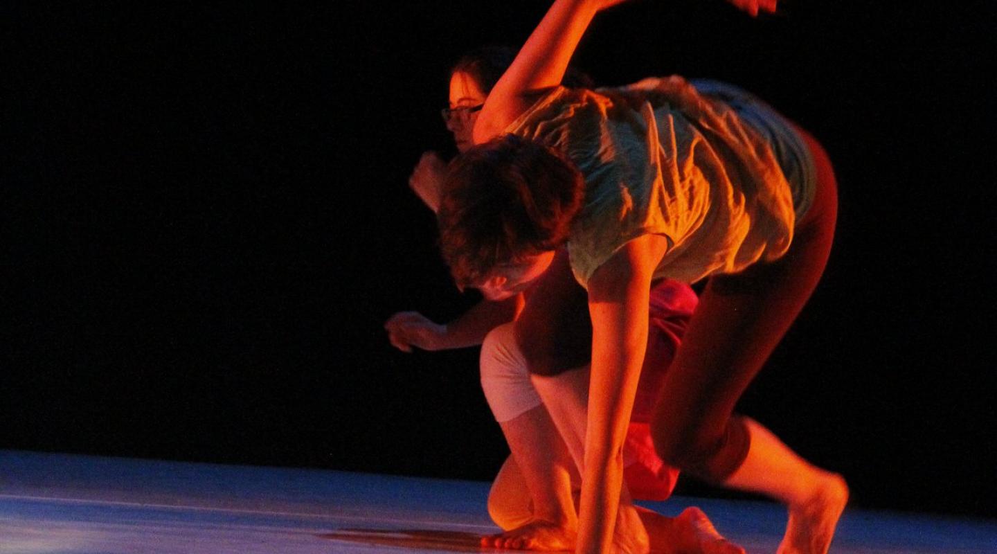 cours de danse contemporaine adultes COMPAGNIE OPALINE